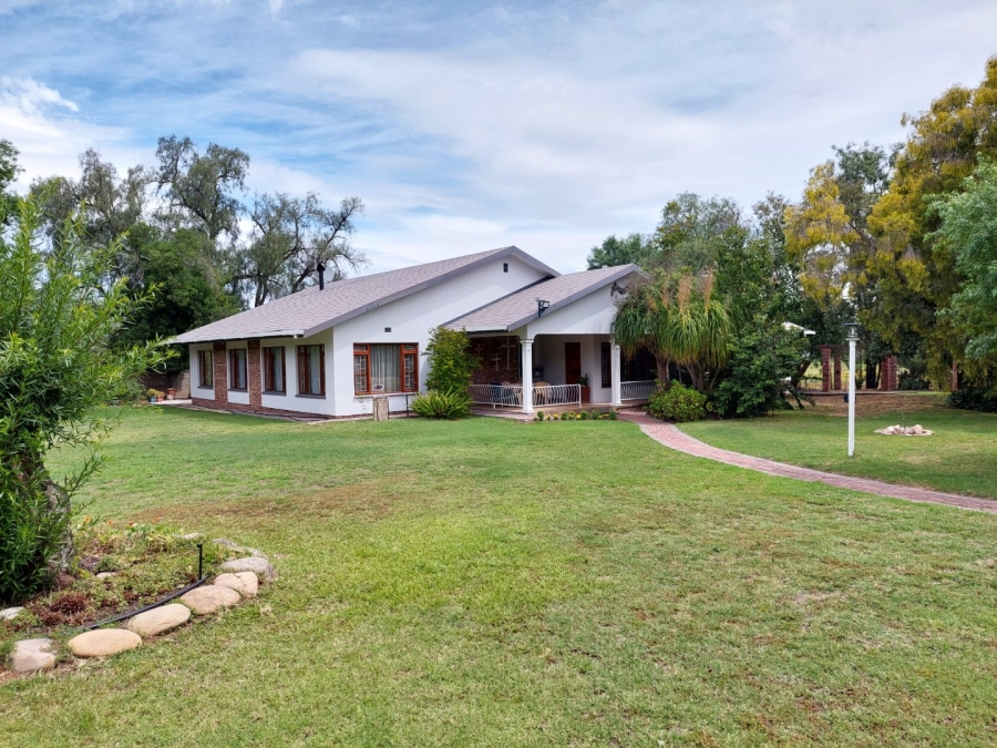 5 Bedroom Property for Sale in Oudtshoorn South Western Cape